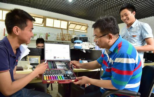 Program pengembangan profesional pengajar